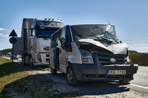 should-you-get-a-lawyer-after-a-crash-with-a-negligent-truck-driver